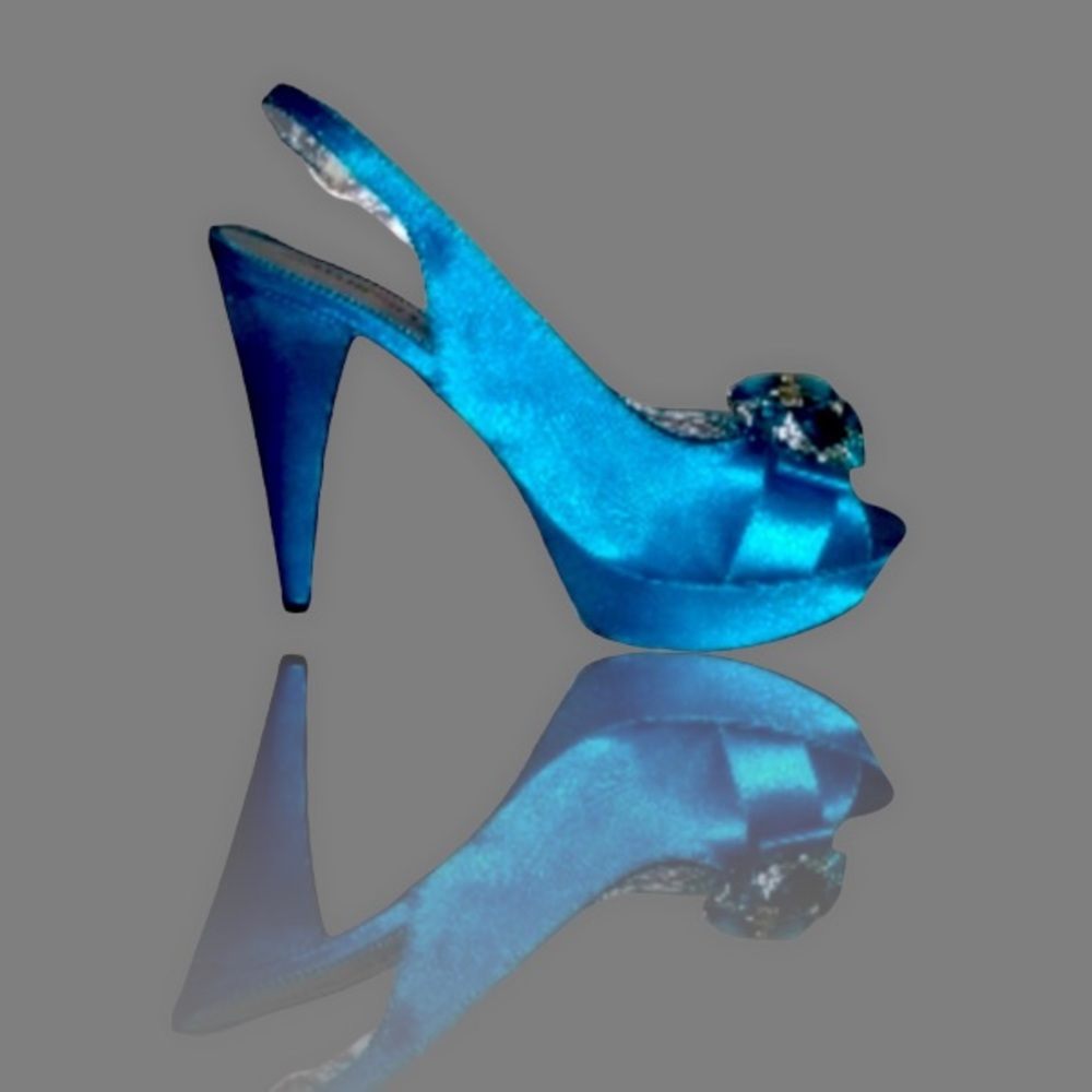 🆕NWOT Timeless “Tantalizing Teal” Silk Heels